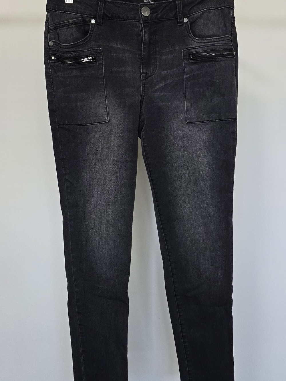 1822 Denim Women’s Black Skinny Jeans with Zip Front Pockets